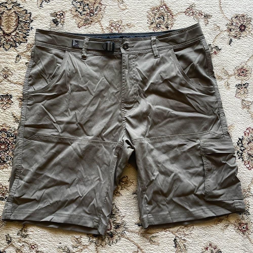 Prana stretch utility/hiking shorts. 34W.  Light and breathable.  RN124977